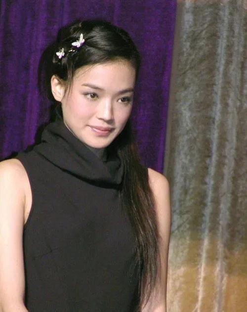 “三级片女神”舒淇：15岁“一脱成名”，40岁结婚，备孕五年