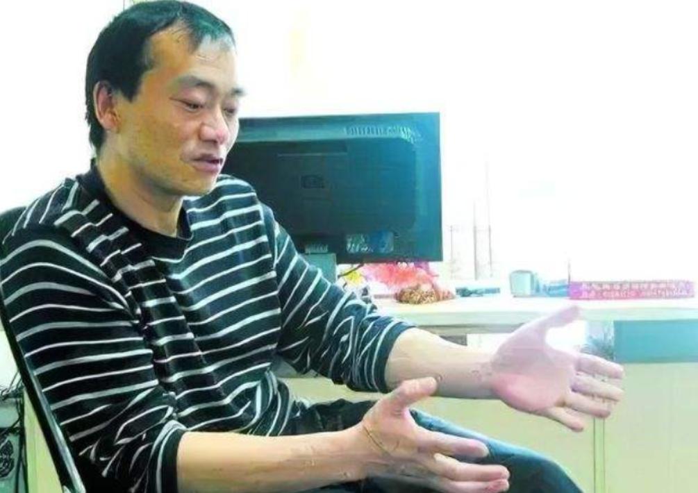 1995年韩国女老板下跪,河南小伙拒绝女老板