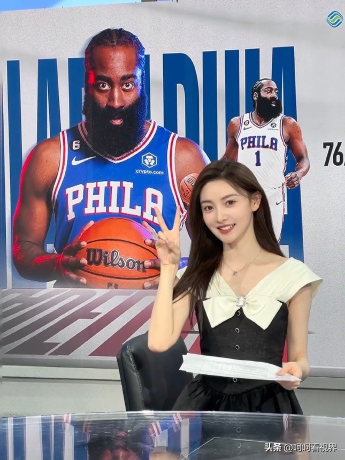 气质减龄女主持装,女主播显身材穿衣推荐