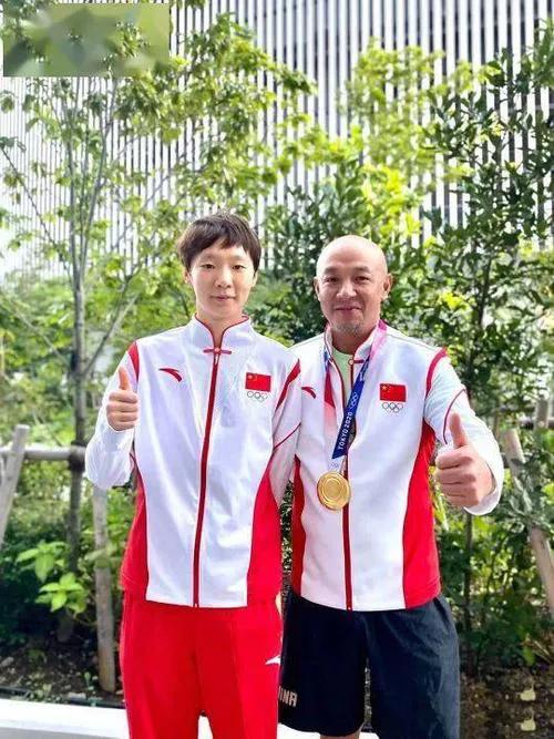 国乒教练肖战家庭成员,国乒教练肖战的真实年龄