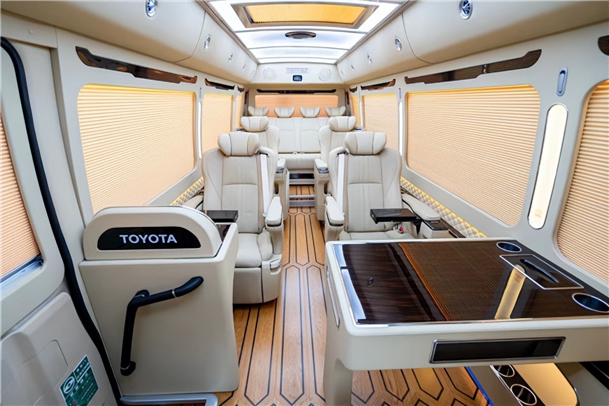 金龙考斯特和丰田考斯特,九龙考斯特和丰田考斯特的区别