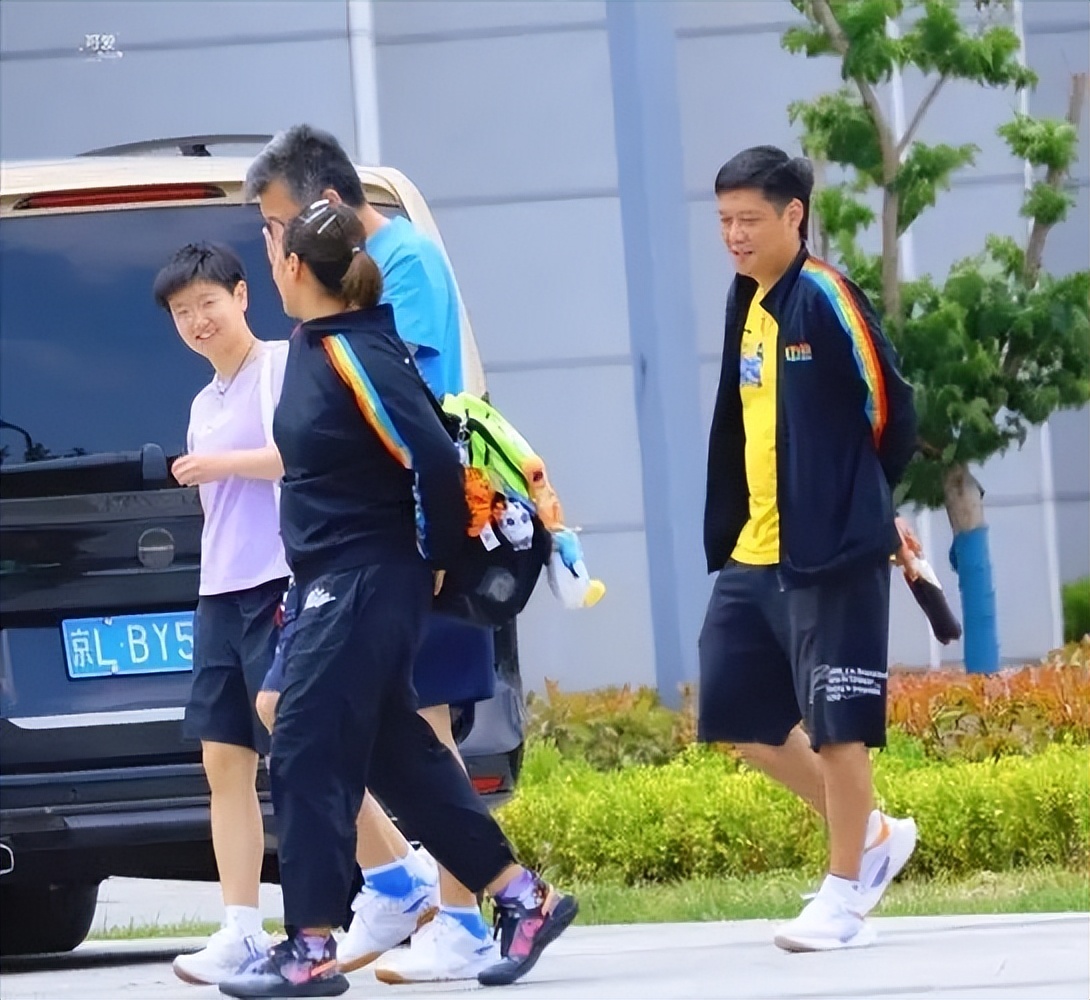 孙颖莎教练邱贻可评价孙颖莎,邱贻可孙颖莎初次见面