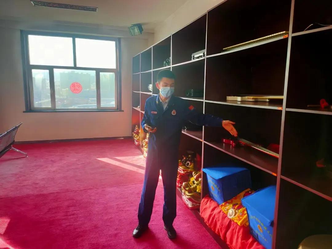 消防春节不打烊坚守一线保平安,消防员春节我在岗守护万家灯火