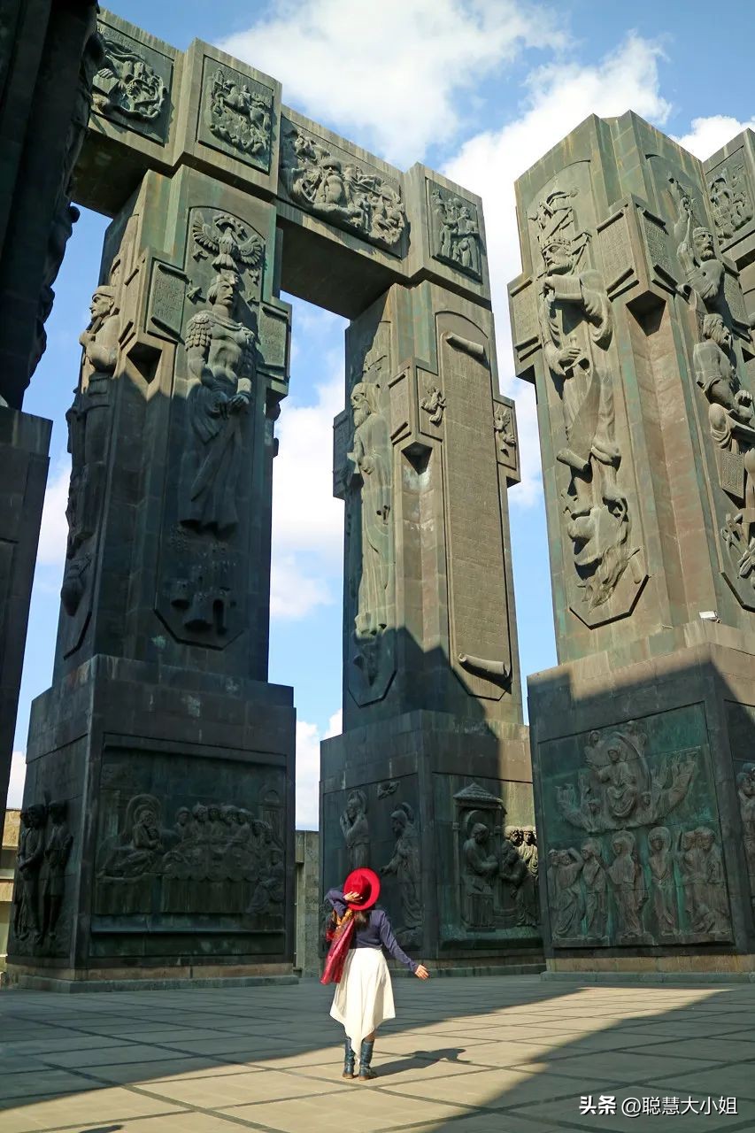 直飞，瑞士平替！这国安全性高，月薪6k算富裕，对中国超友好