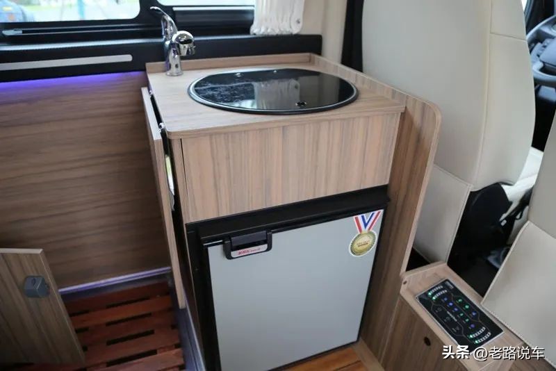 依维柯欧胜3.0t四驱露营车多少钱,依维柯欧胜自改露营车