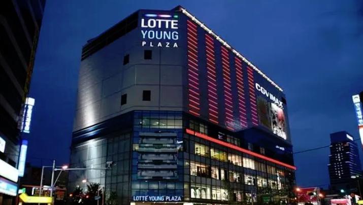 韩国财阀辛格浩:二婚入赘日本战犯家族发家,89岁和儿子共享女星