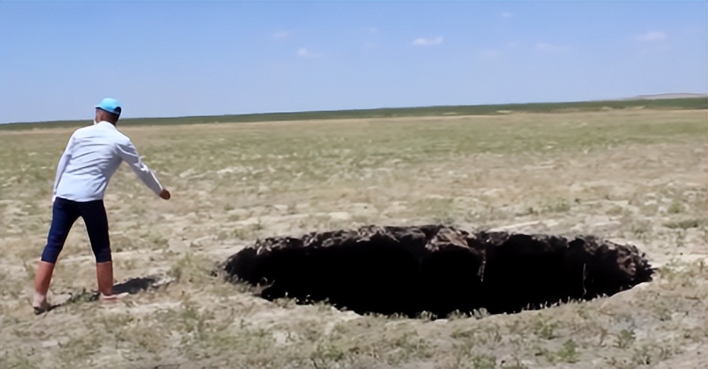 智利发现逾200米深神秘天坑,深海发现神秘大洞