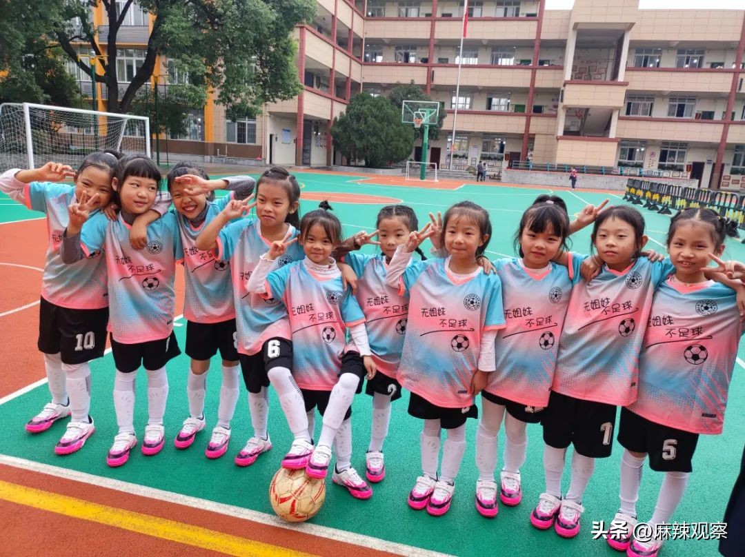 巴中市实验小学向风而行始于足下