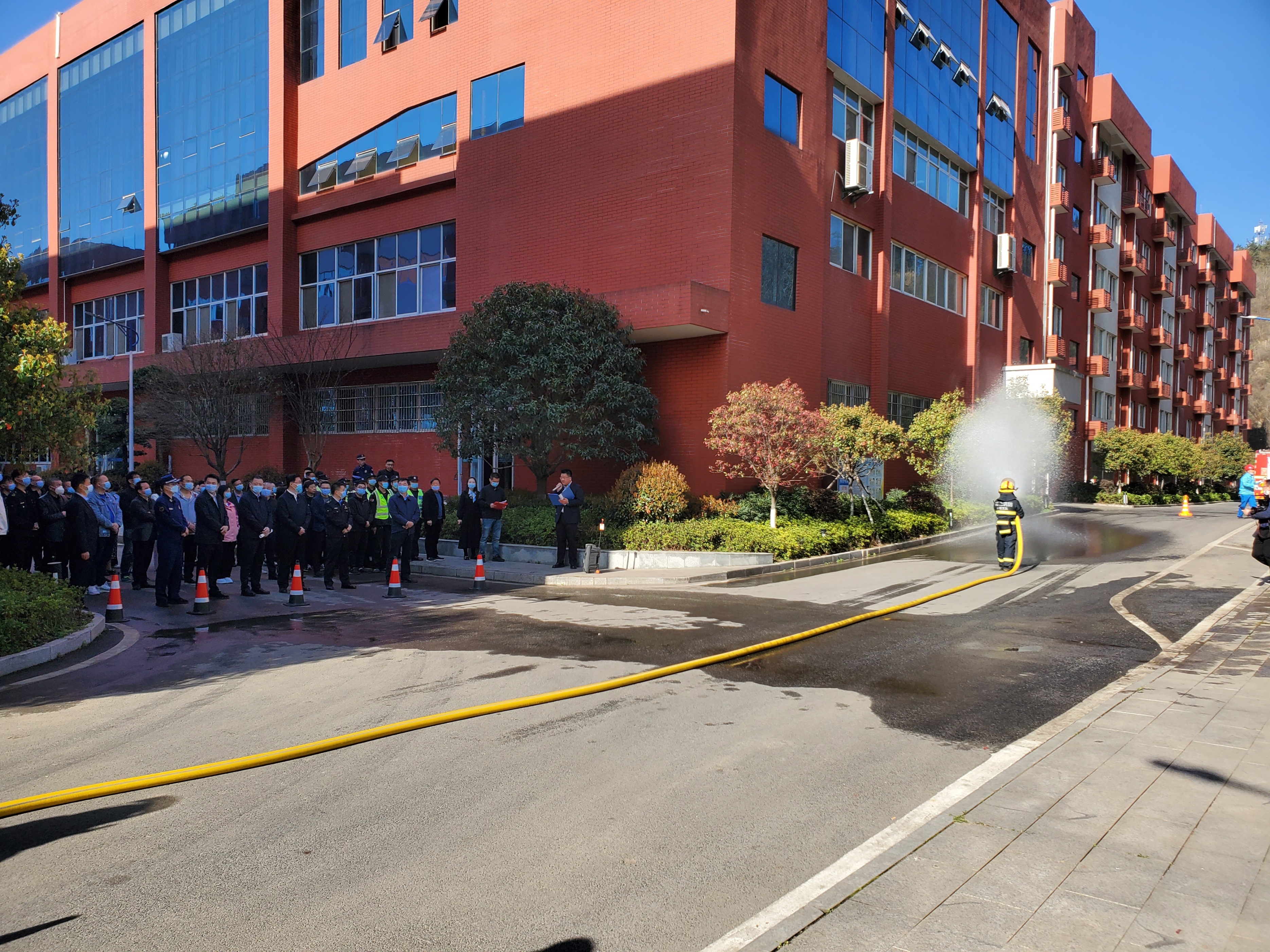 十堰市内应急演练,学校消防安全培训演练报道