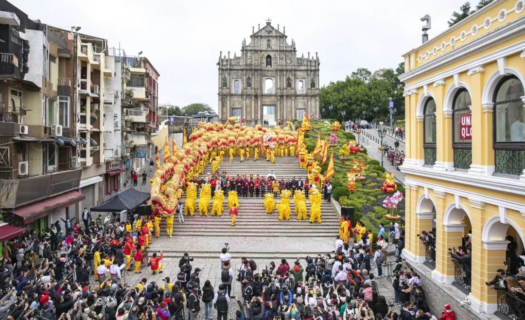 【有片】喜迎八方朋友，澳门各区人潮如鲫！