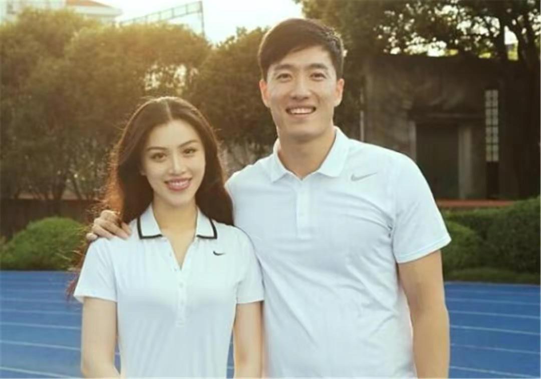 刘翔成为世界冠军的艰苦历程,世界冠军刘翔现在干什么呢