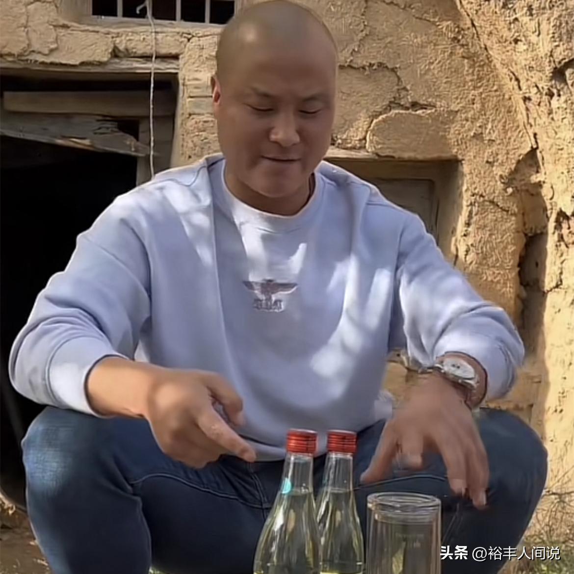 34岁网红“三千哥”因喝酒去世！生前被封最狠PK，轻松喝四斤白酒