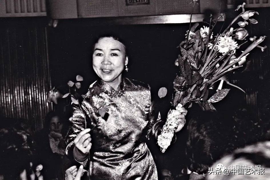 杩欎釜灞曡涓轰粈涔堜細闇囨捈浜哄績,杩欎釜灞曡鎵撶牬鑹烘湳鍜岀敓娲荤殑鐣岄檺