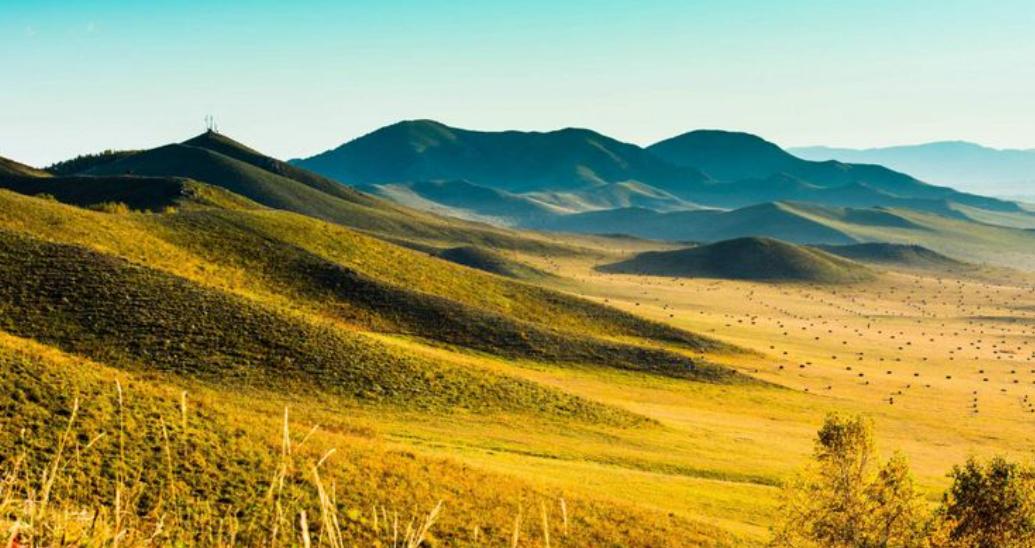 离离原上草古诗讲解,离离原上草全诗的诗名变了吗