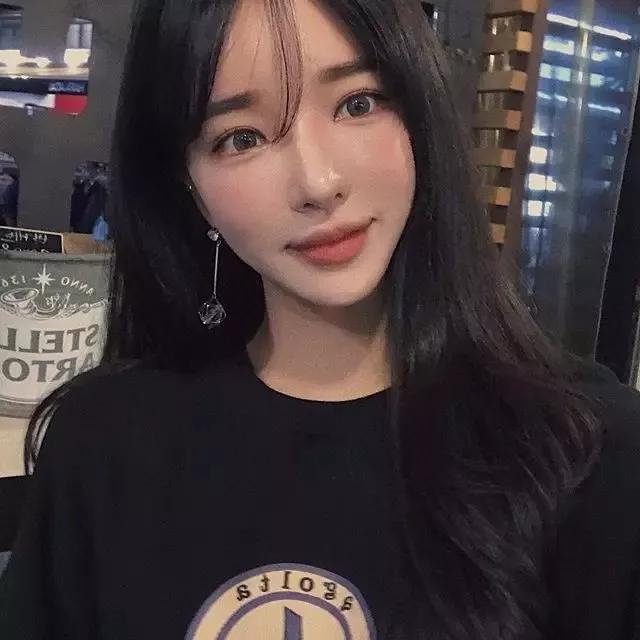 大脸妹子必选的三款发型,大脸额头窄适合什么发型