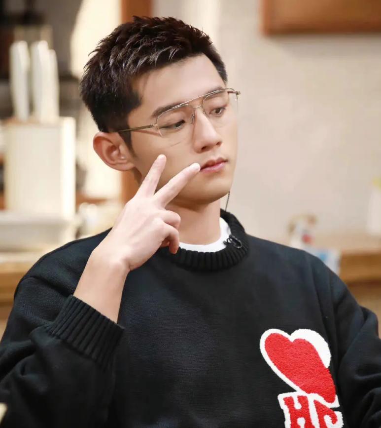 张继科真会玩，和女星、网红约炮还不够，在澳门嫖娼找外围人付钱