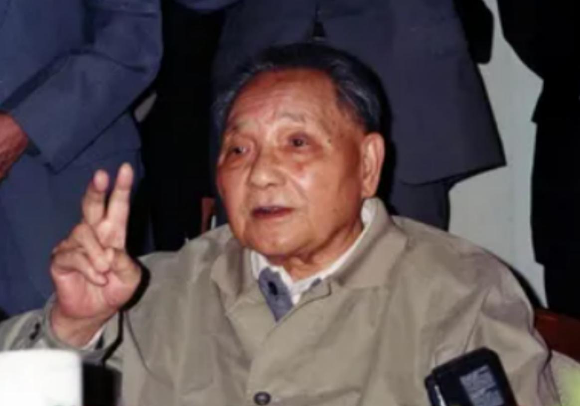 21年前苏联解体，全世界都等看中国笑话，*小平邓**是如何力挽狂澜的