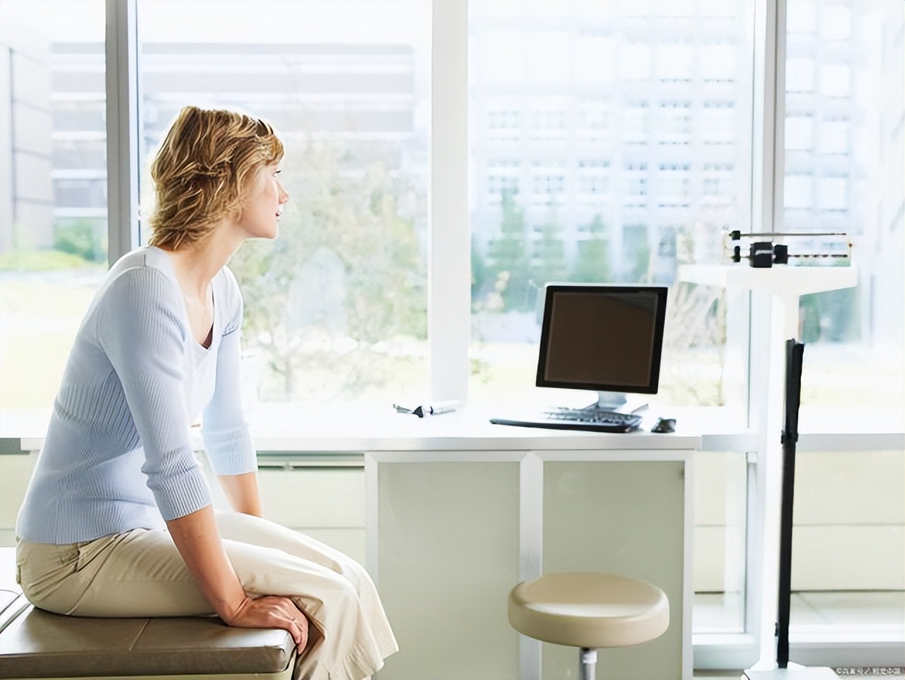 月经结束后又排出褐色分泌物,月经结束后出现褐色分泌物怎么办