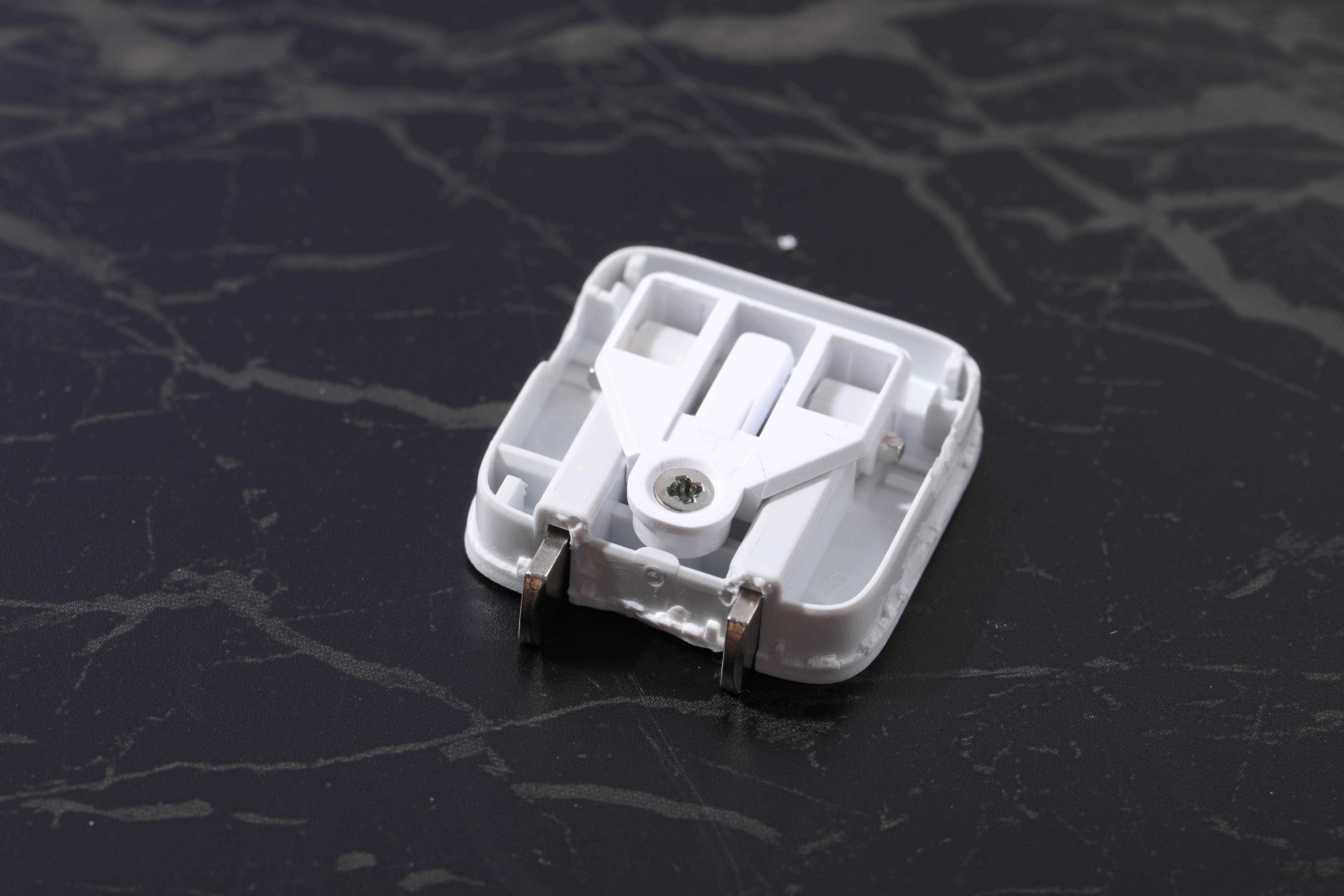 iphone20瓦快充头拆解教程,品牌苹果30w快充头拆解测评