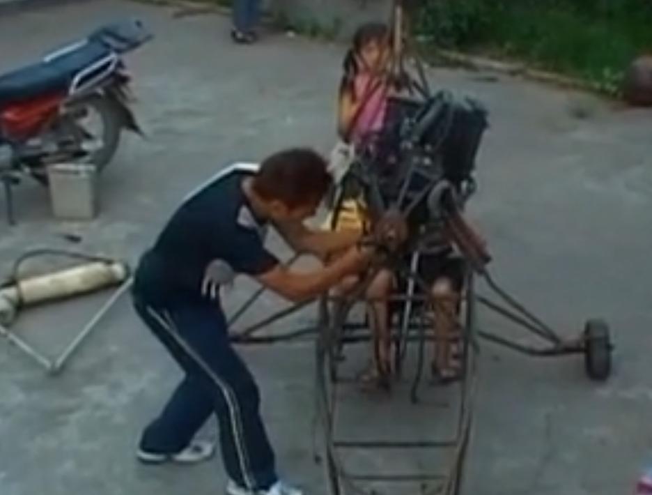 摩托飞机？农民理发师发明陆空两用飞机，飞行高度可达3500米