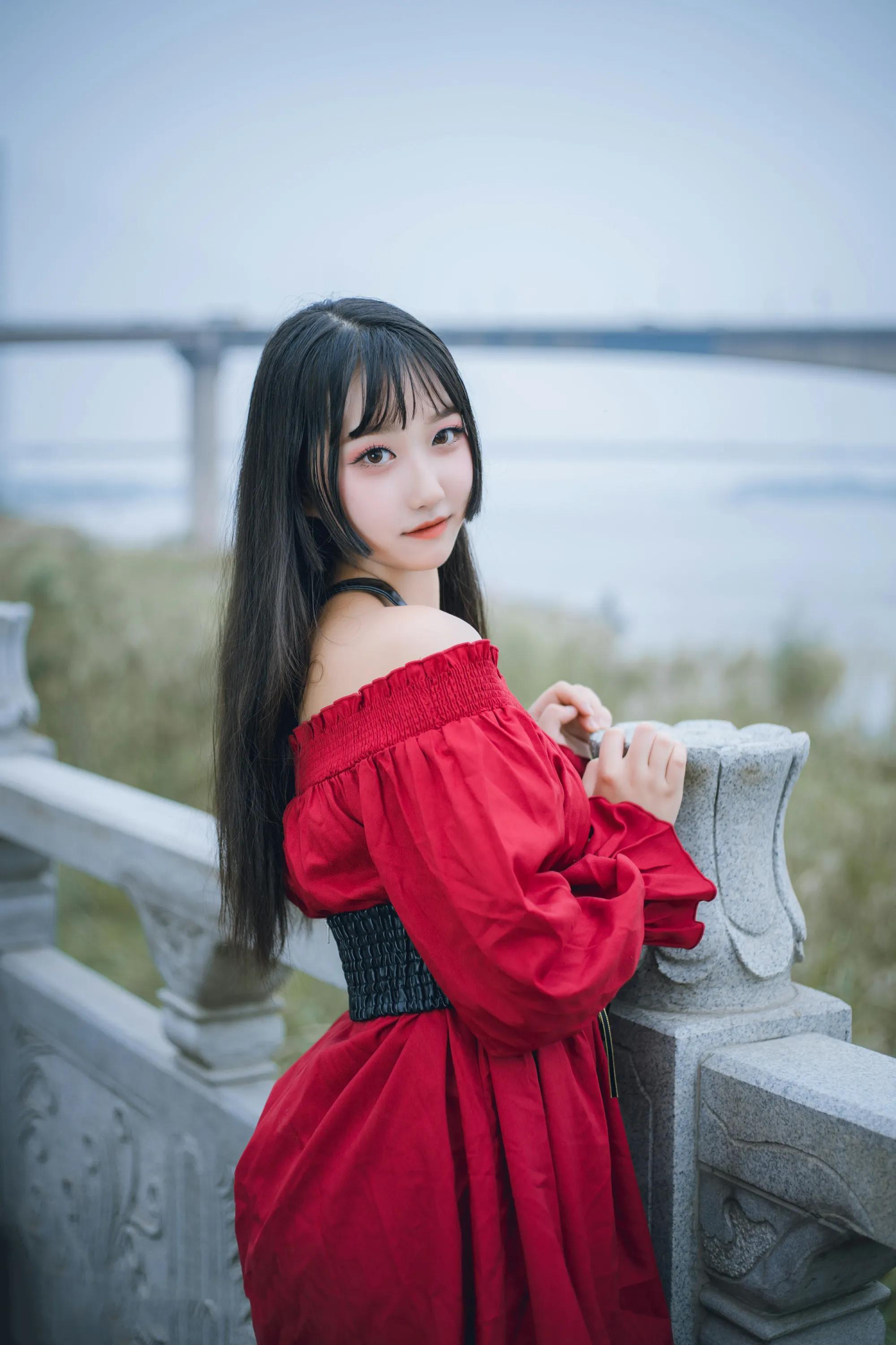 一边是学姐一边是学妹该选哪个呀,学姐还是学妹更适合做女朋友