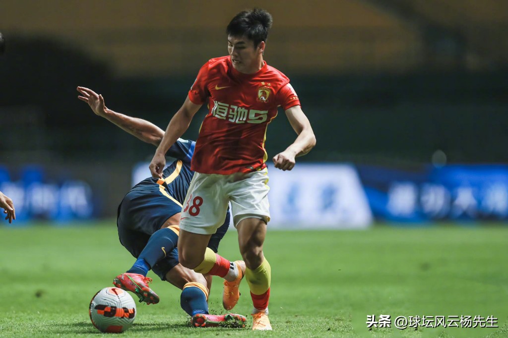 中超韦世豪点射广州1-1河南,中超揭幕战韦世豪梅开二度恒大3-1