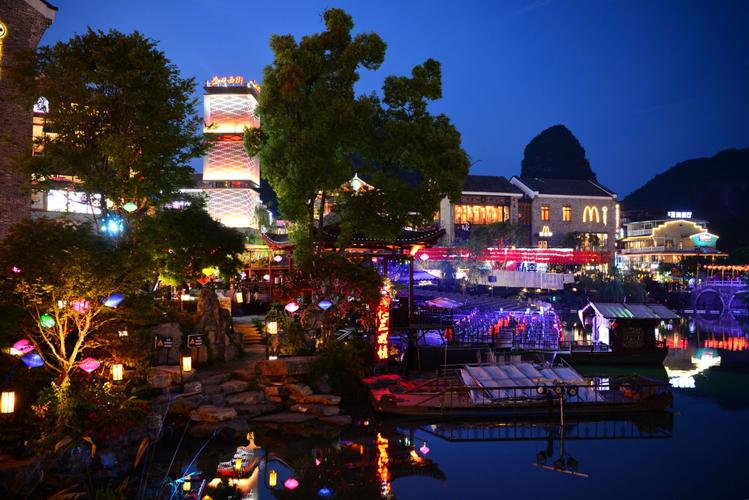 阳朔西街风情图片大全,阳朔西街拍异域公主写真小孩