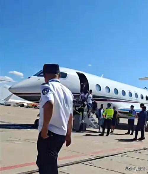 老爸看梅西获胜激动的哭了,梅西家人来看梅西惊喜