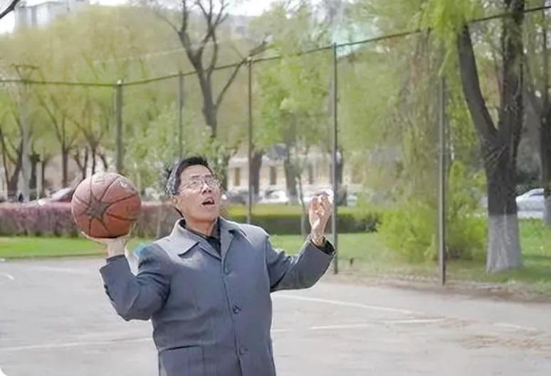 大爷心脏移植变年轻,60岁老汉换心脏后性情大变