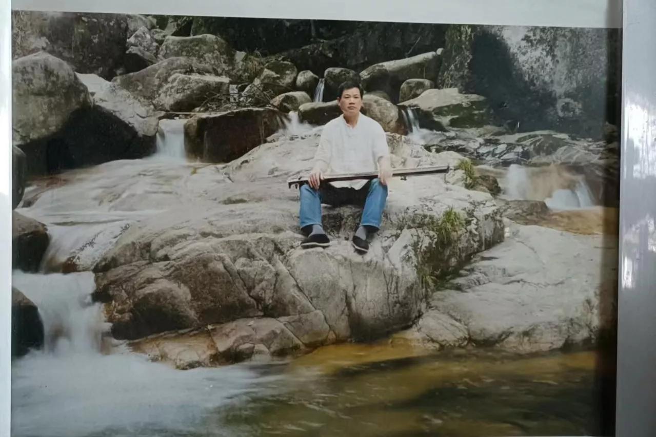 他不仅仅是古琴大师,他还是画家、篆刻家、书法家,二