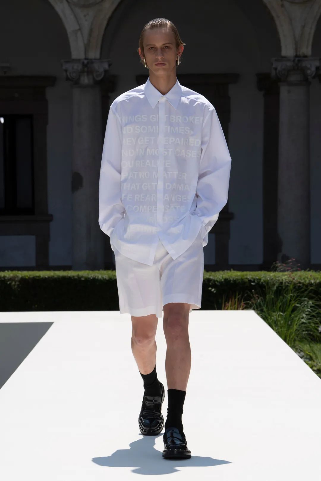 valentino2024春夏男装秀,valentino2022秋冬男装时装秀