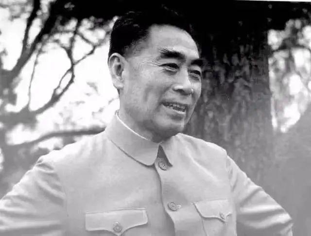 1956年周恩来访问巴基斯坦，参观工厂时怒斥厂长：这是不把人当人