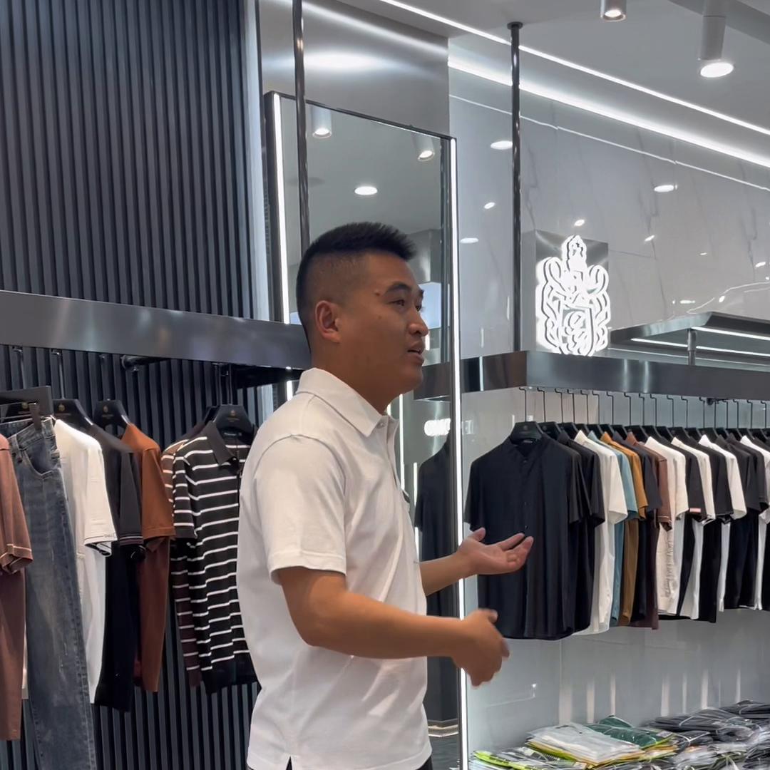 给大家介绍一位新朋友,给大家介绍个新朋友