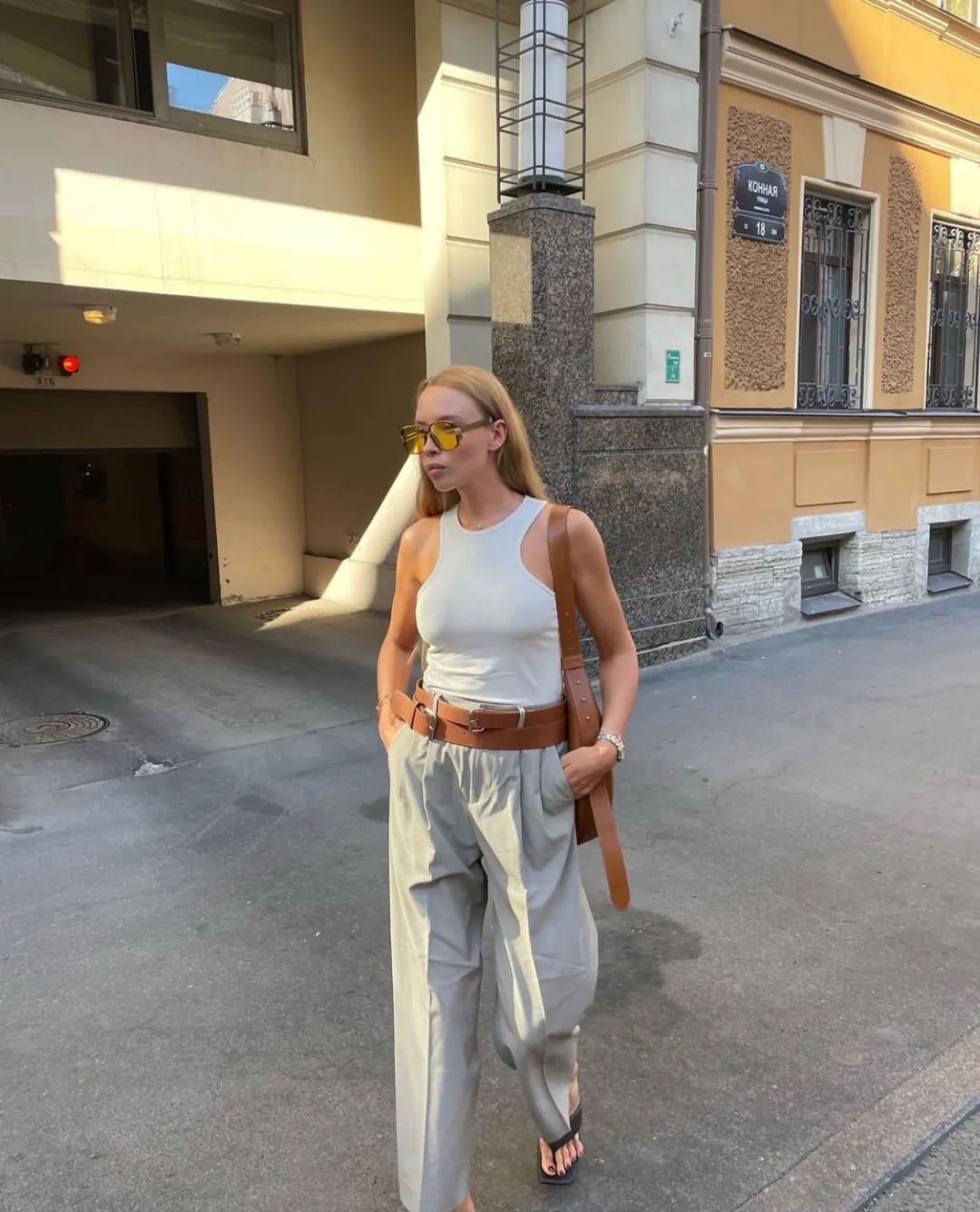 这个夏天一定要穿小吊带,夏天就是要穿上好看的小吊带