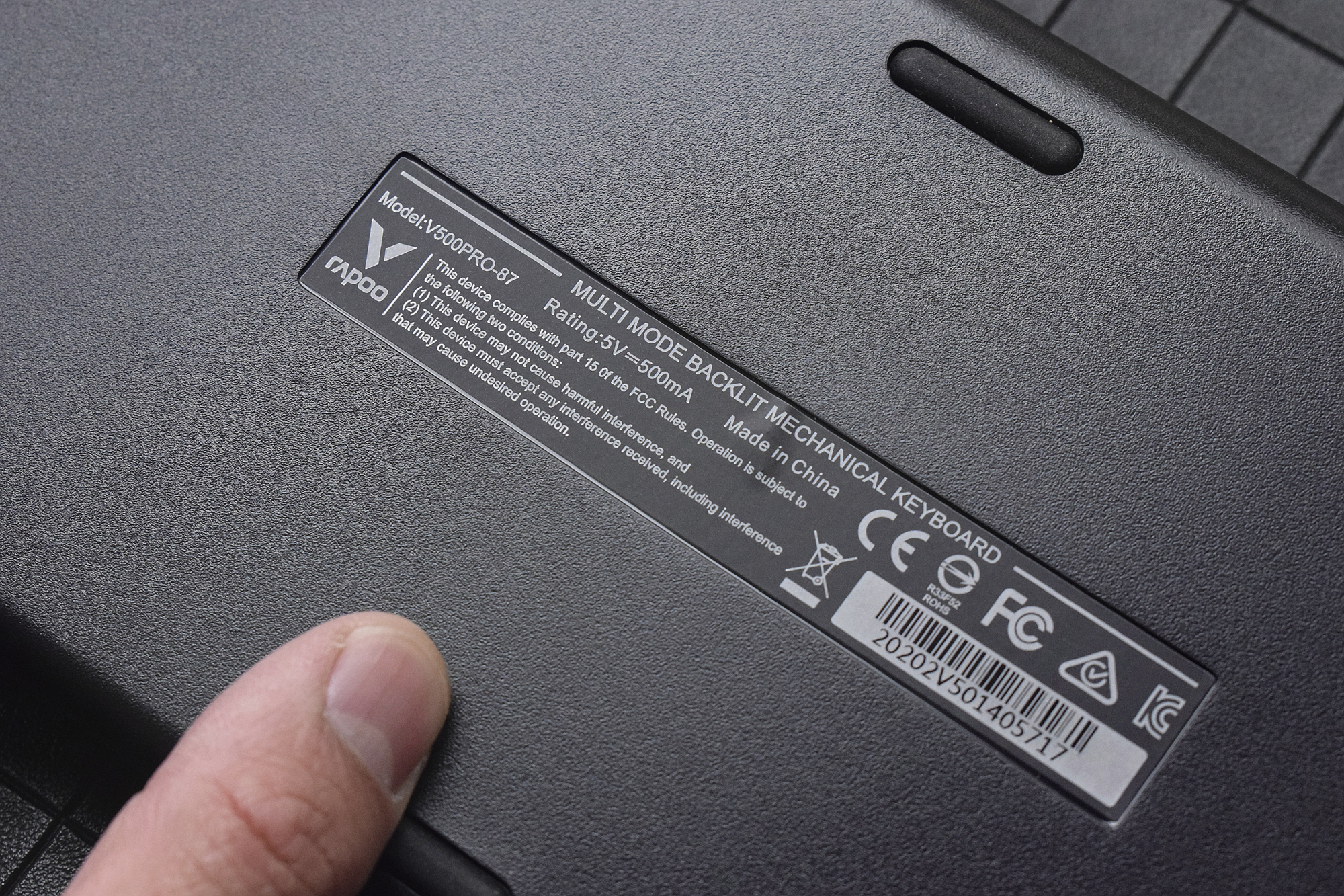 雷柏v500pro红轴键盘测评紫色,让游戏更自由雷柏v500pro多模键盘