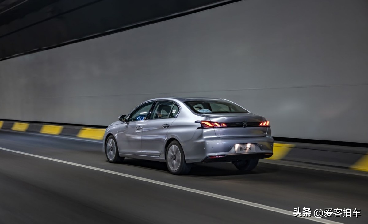 新款408好还是新款速腾好,标致4082019款与大众速腾对比