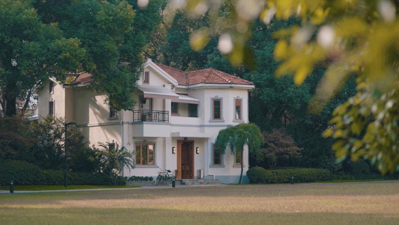 疫情后,他改造150㎡老洋房独处,太太也爱来做客