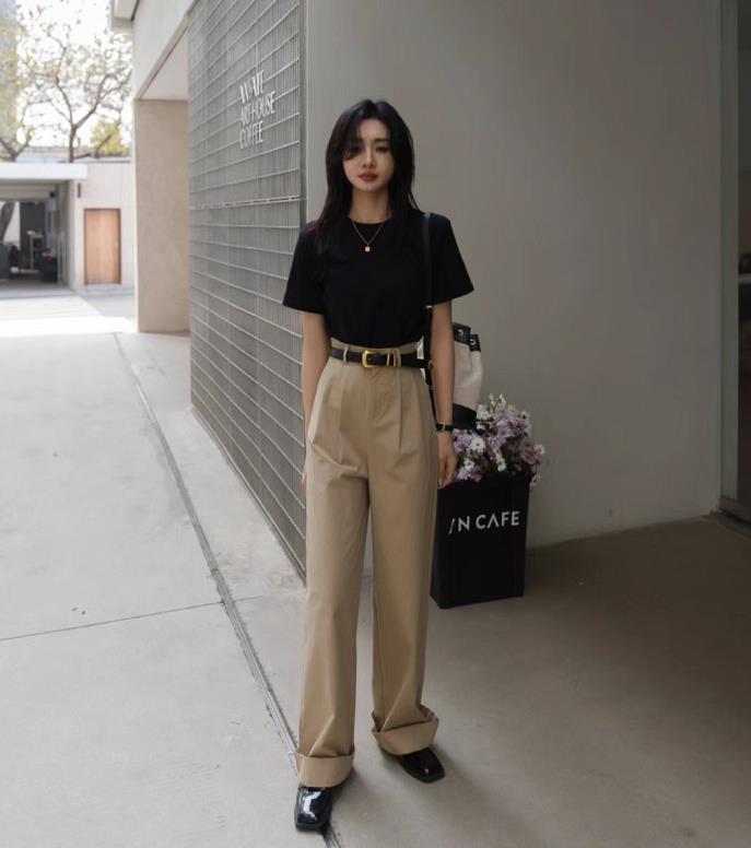 黑色和什么颜色显高级,汽车内饰黑色搭配什么颜色好看