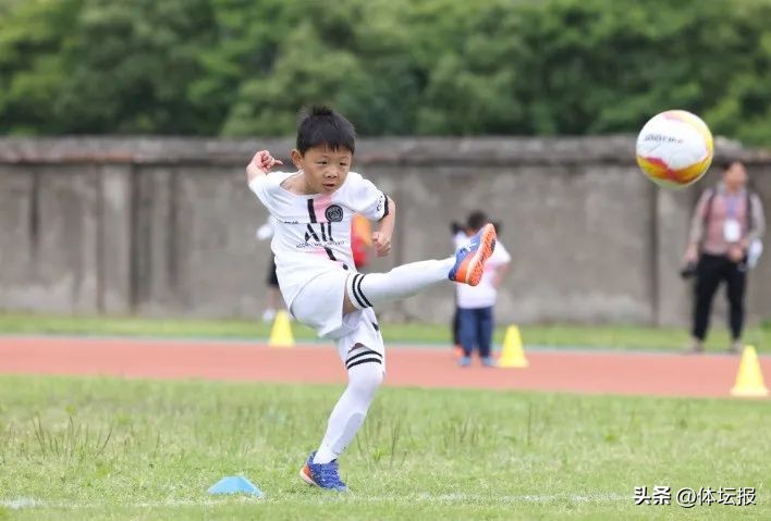 足球宝贝组团表演视频,足球宝贝海选活动