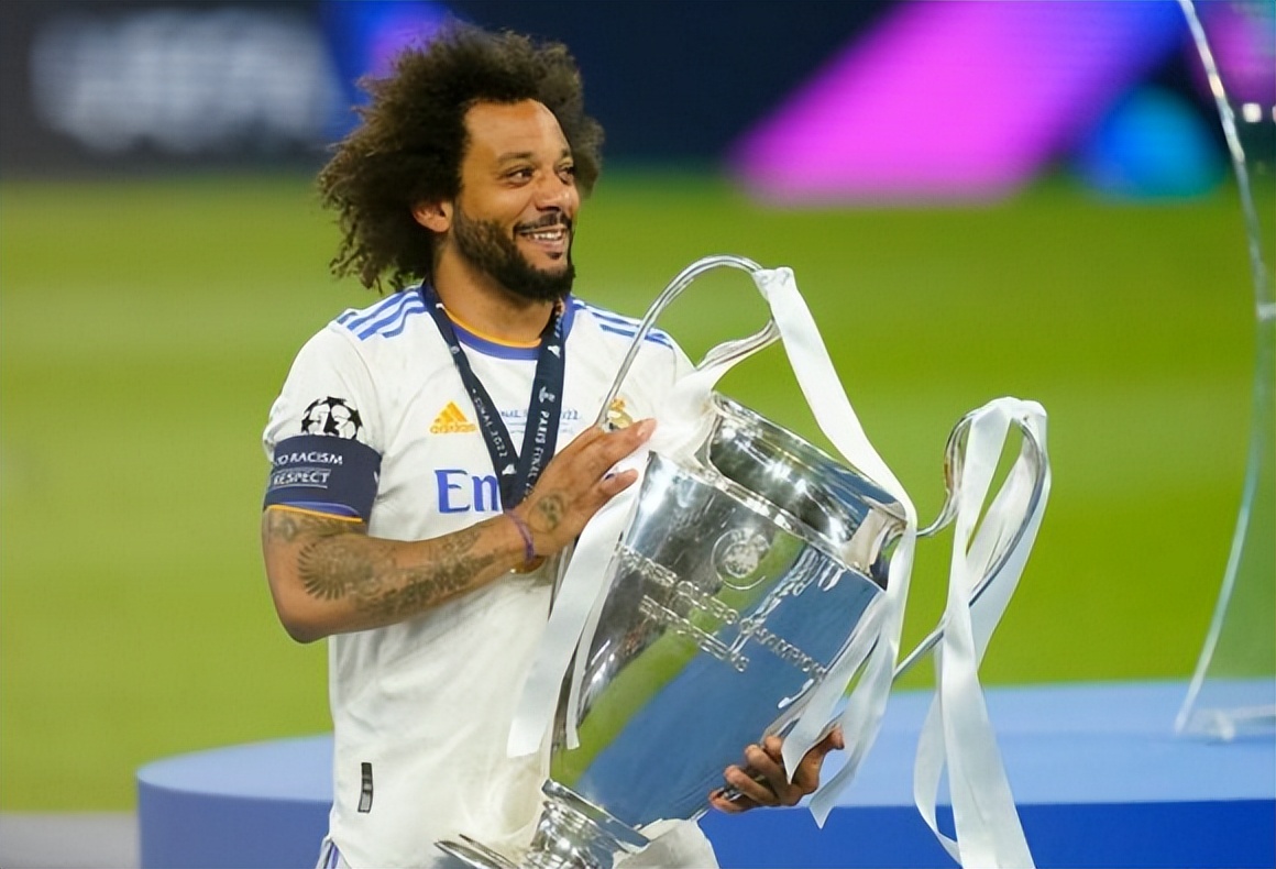 曼联球员卡塞米罗个人资料,卡塞米罗在曼联年薪