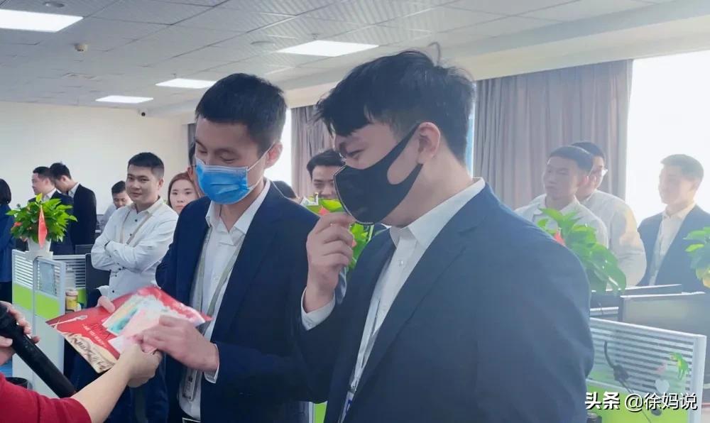 榜样助燃激情，行动成就梦想——易金融11月月度大会