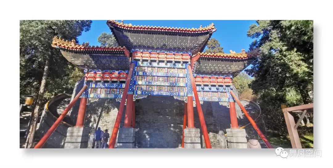 白塔寺是在北海公园里面吗,白塔寺是北海的白塔吗