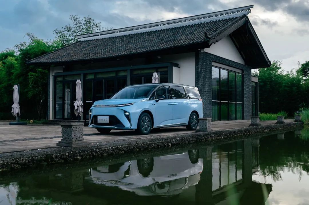 上汽大通mifa9最低配测评,上汽大通mifa9纯电版试驾