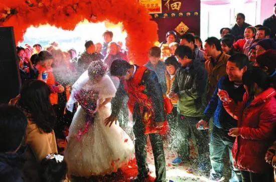 社会进步了人情世故却淡了,社会越来越繁华人心越来越复杂