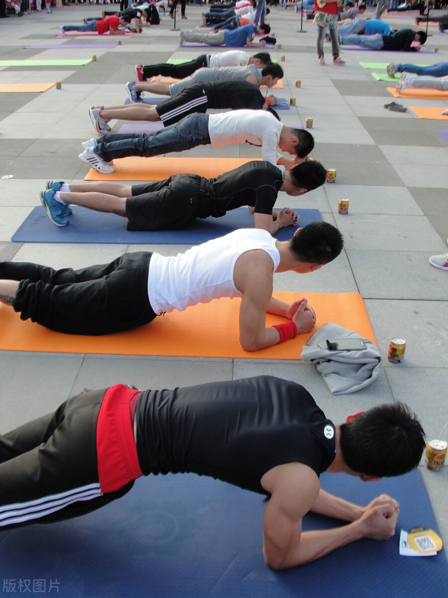 练腹肌最好的8个动作练平板支撑,变式平板支撑练出马甲线