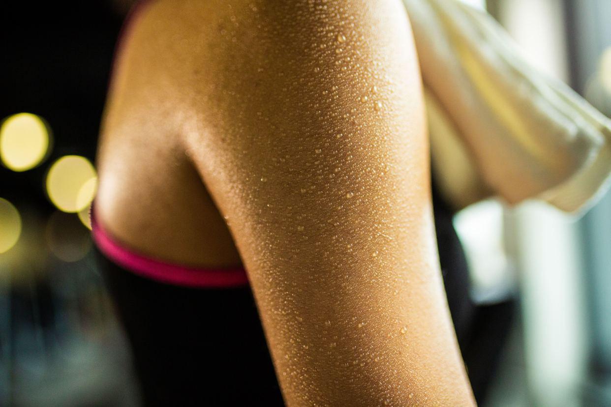 衣服汗臭去味小妙招,衣服汗味异味怎么除掉小窍门