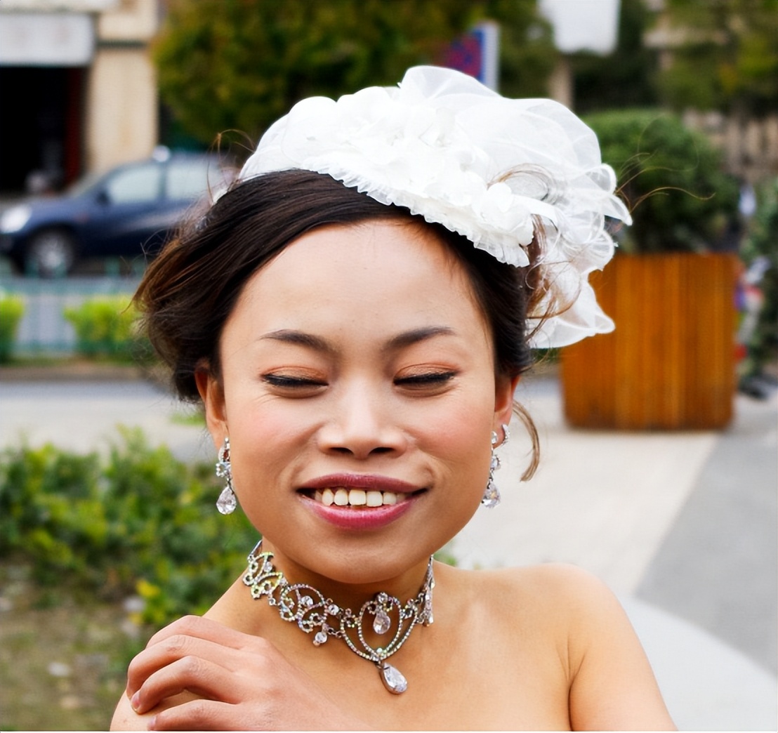 凤姐在美国的真实现状遭遇,凤姐当年是怎么去了美国