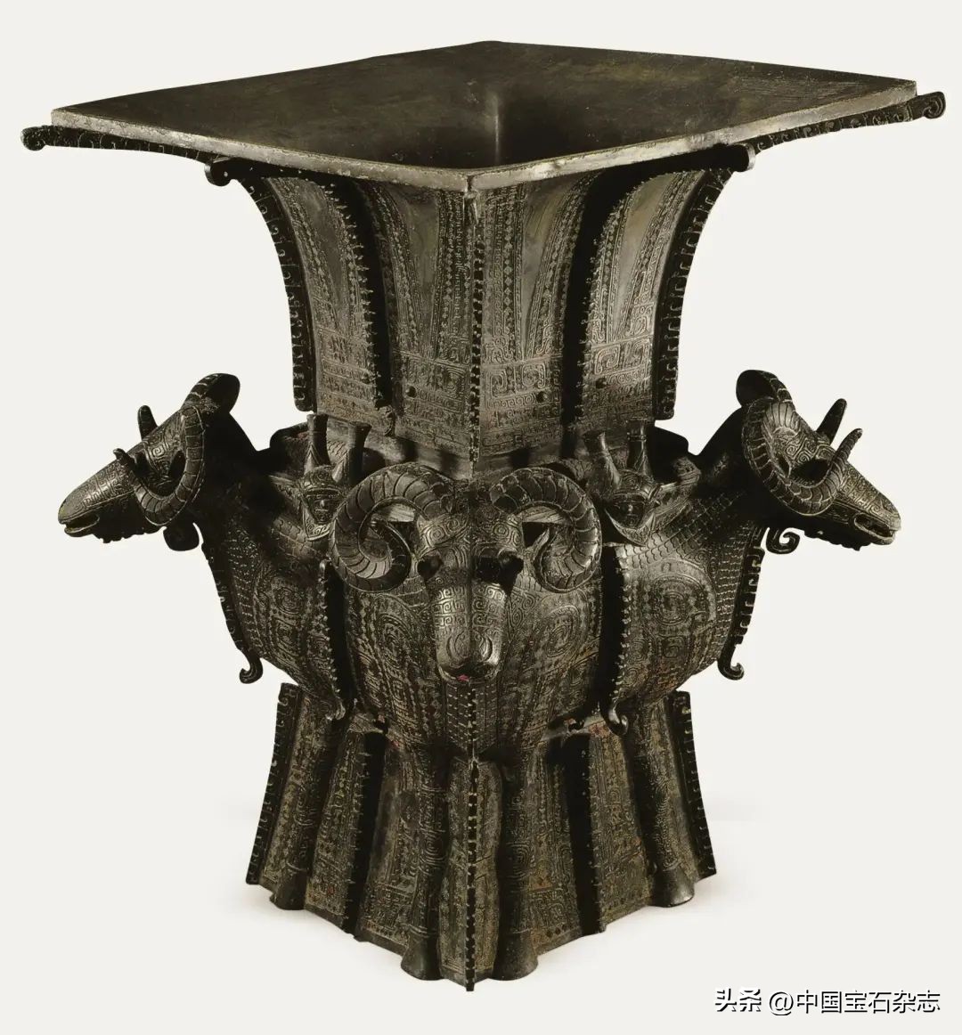 青铜化玉现状图片,青铜化玉石特点