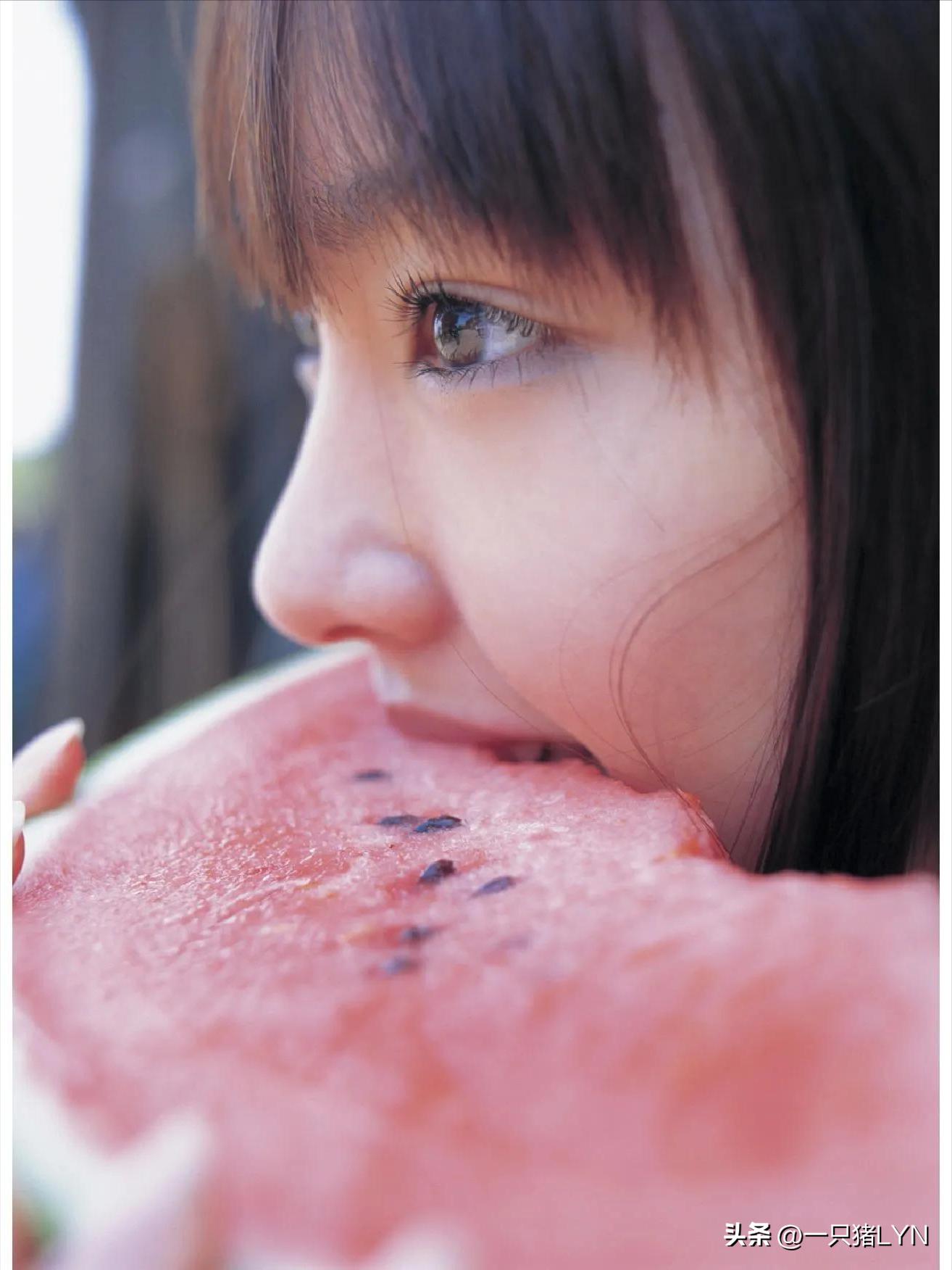 表妹很可爱,突然觉得表妹很漂亮喜欢上她