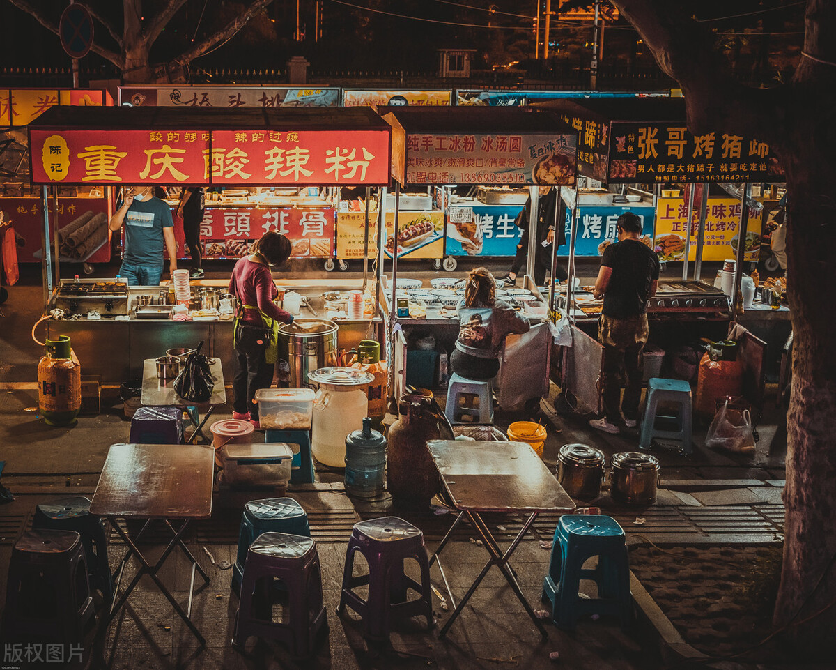讲实话摆地摊到底赚不赚钱,摆地摊的真相大揭秘